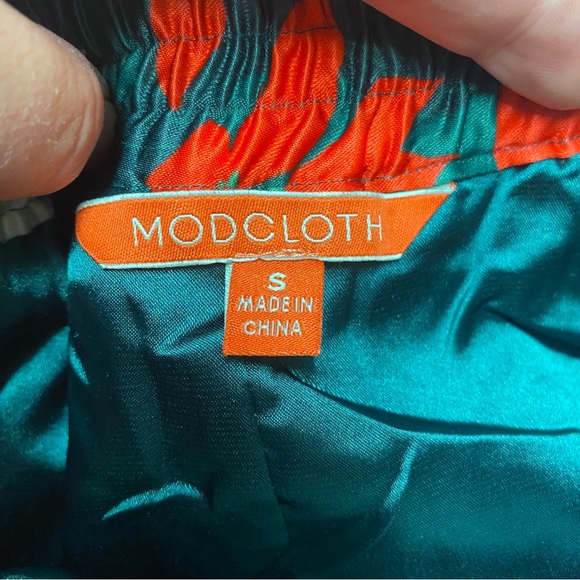 ModCloth Poinsettia Skirt S - Picture 6 of 9